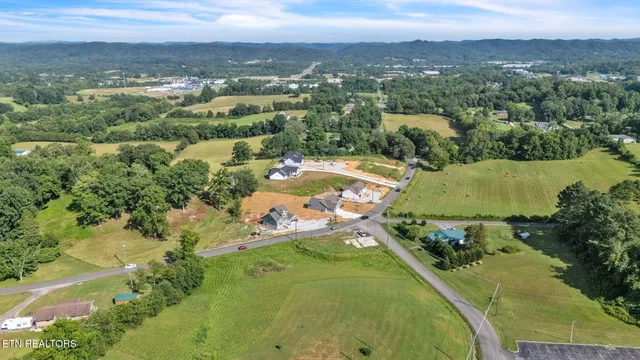 $474,900 | 390 Hillvale Road, Clinton, TN 37716