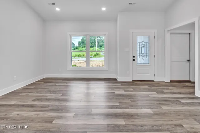 $474,900 | 390 Hillvale Road, Clinton, TN 37716