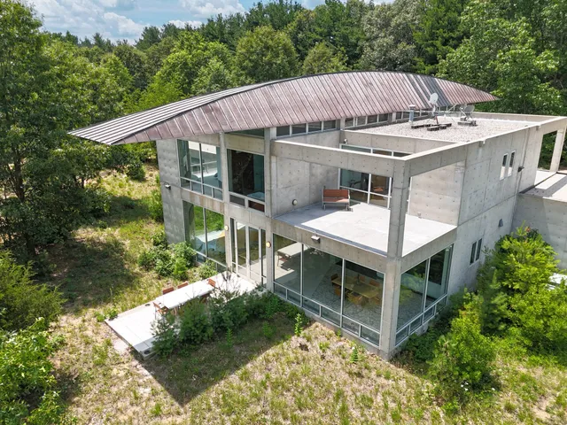 $1,599,000 | 8692 East 200 South, Knox, IN 46534