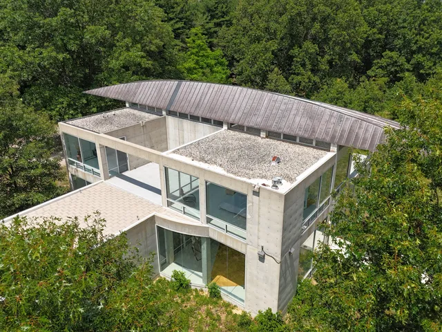 $1,599,000 | 8692 East 200 South, Knox, IN 46534