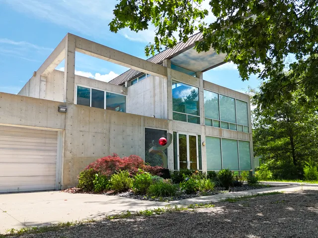 $1,599,000 | 8692 East 200 South, Knox, IN 46534