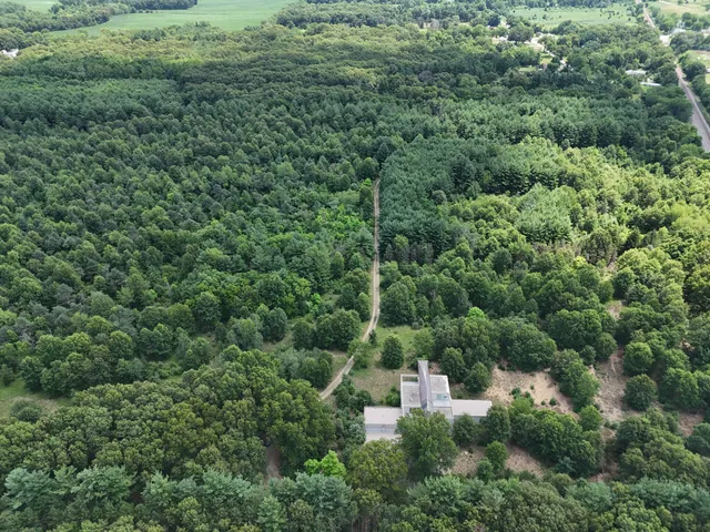 $1,599,000 | 8692 East 200 South, Knox, IN 46534