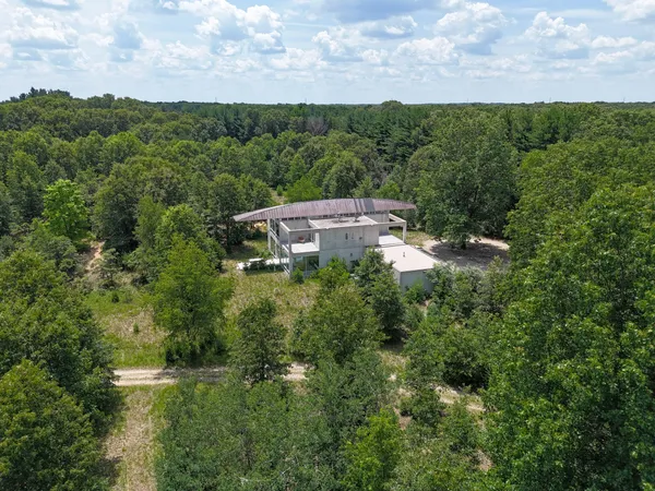 $1,599,000 | 8692 East 200 South, Knox, IN 46534