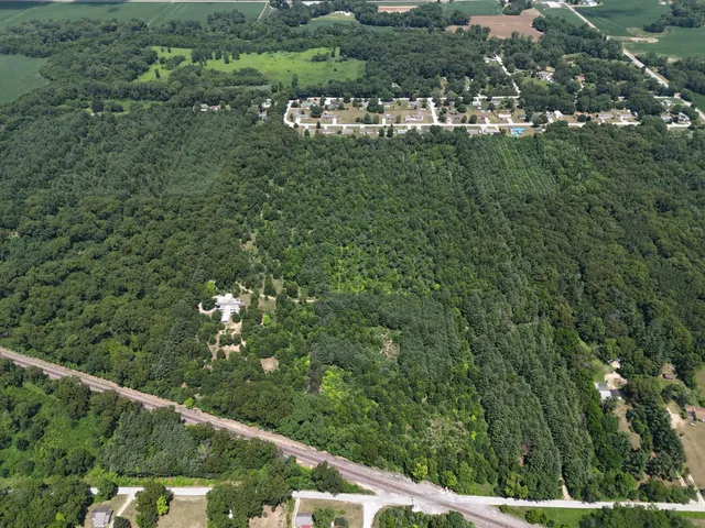 $1,599,000 | 8692 East 200 South, Knox, IN 46534