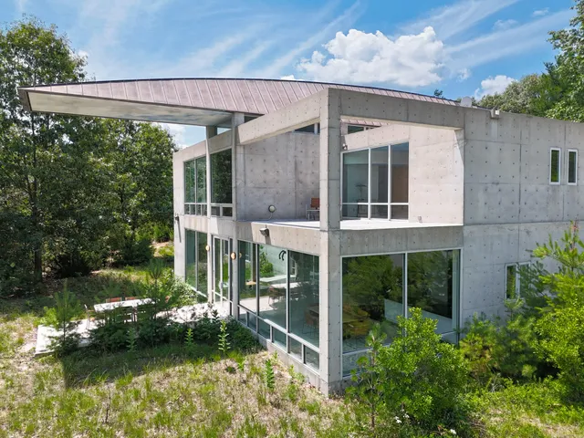 $1,599,000 | 8692 East 200 South, Knox, IN 46534