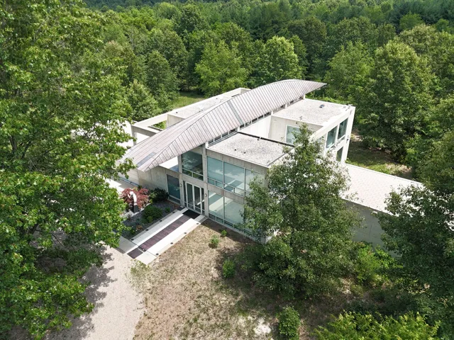 $1,599,000 | 8692 East 200 South, Knox, IN 46534