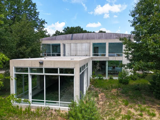 $1,599,000 | 8692 East 200 South, Knox, IN 46534