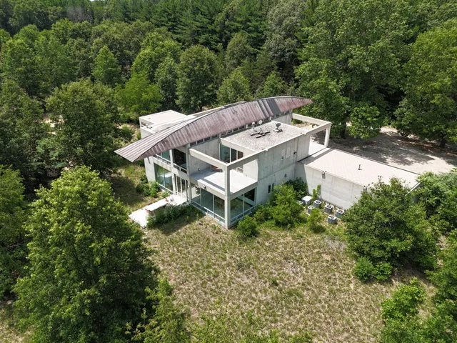 $1,599,000 | 8692 East 200 South, Knox, IN 46534