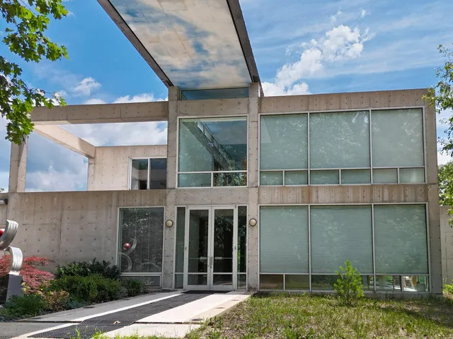 $1,599,000 | 8692 East 200 South, Knox, IN 46534