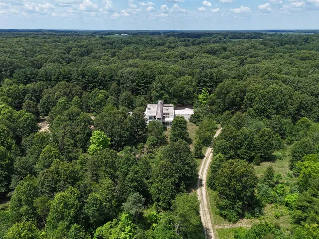 $1,599,000 | 8692 East 200 South, Knox, IN 46534