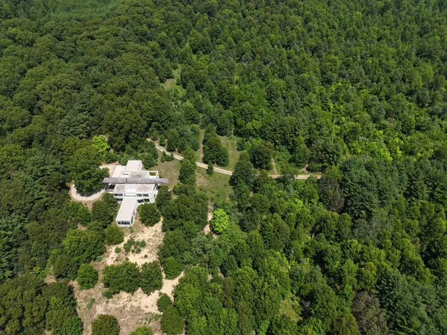 $1,599,000 | 8692 East 200 South, Knox, IN 46534