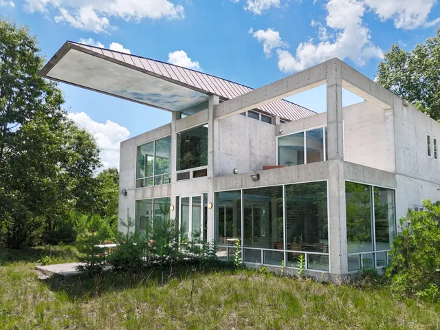 $1,599,000 | 8692 East 200 South, Knox, IN 46534