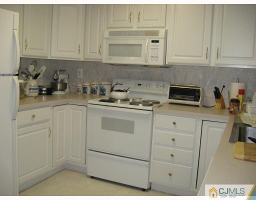 702 A Croydon Road Monroe Township, NJ 08831 - Photo 4 of 8 Gallery Image 4