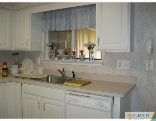 702 A Croydon Road Monroe Township, NJ 08831 - Photo 5 of 8 Gallery Image 5