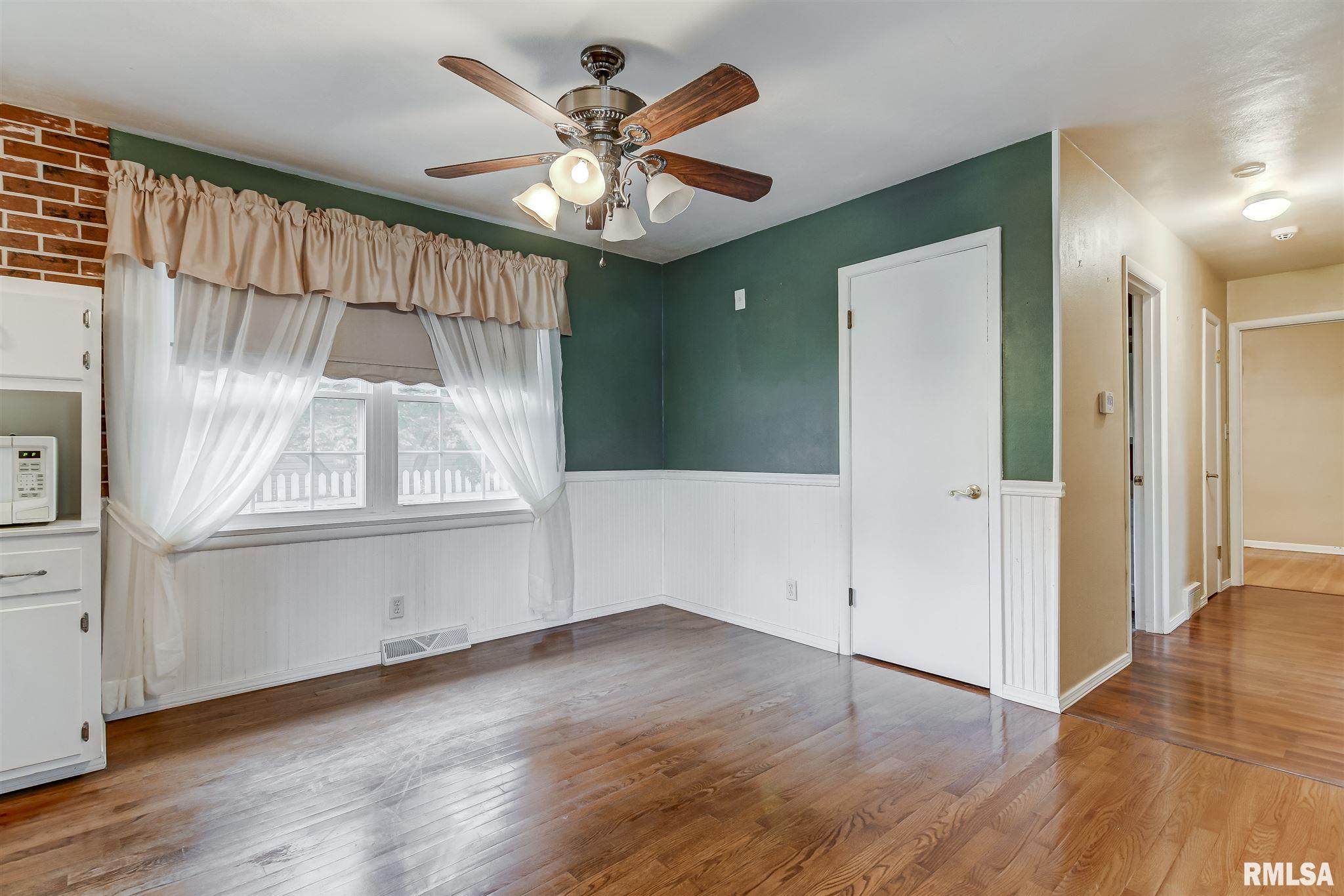 2352 Blackhawk Road Springfield, IL 62702 - Photo 7 of 43
