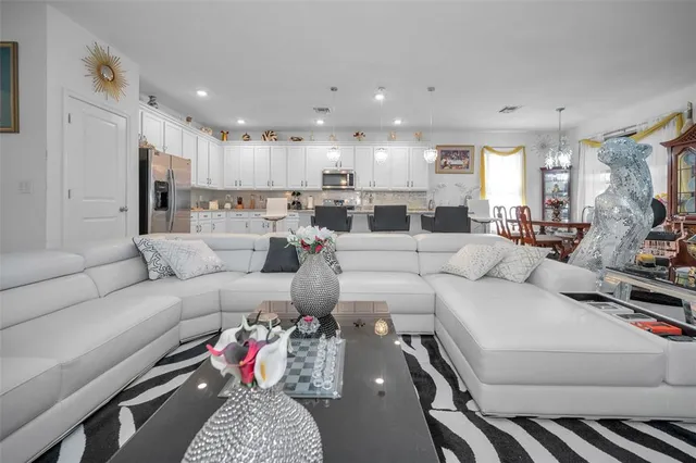 $370,000 | 944 Old Windsor Way, Spring Hill, FL 34609