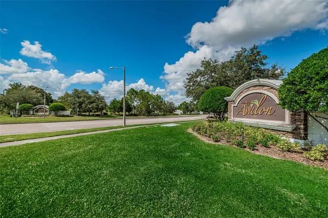 $370,000 | 944 Old Windsor Way, Spring Hill, FL 34609