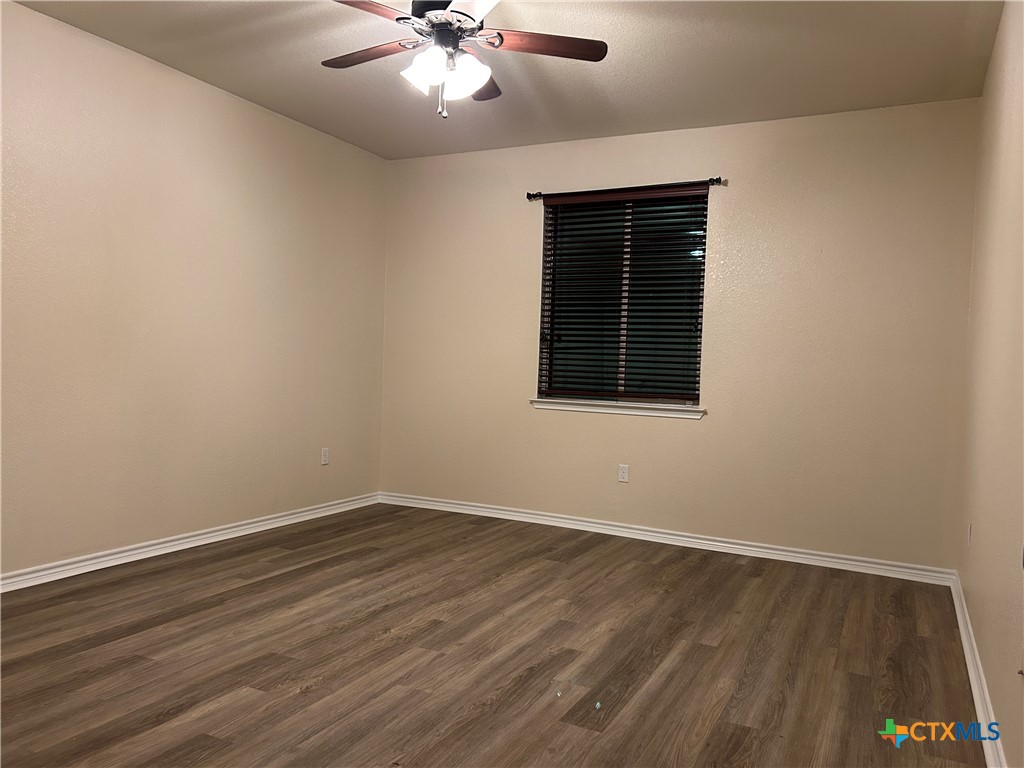 5215 Siltstone Loop Killeen, TX 76542 - Photo 13 of 31 Downstairs bedroom