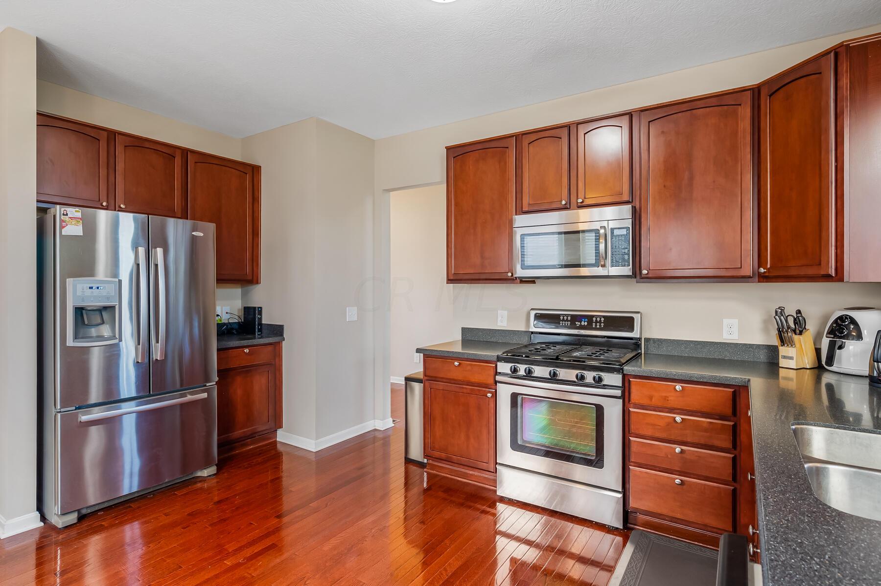 5757 Aderholt Road Dublin, OH 43016 - Photo 19 of 46 Kitchen