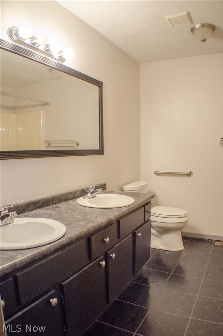 784 Kirkwall Drive Akron, OH 44321 - Photo 14 of 33
