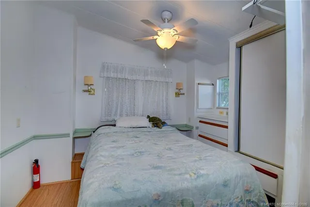 a view of livingroom with furniture