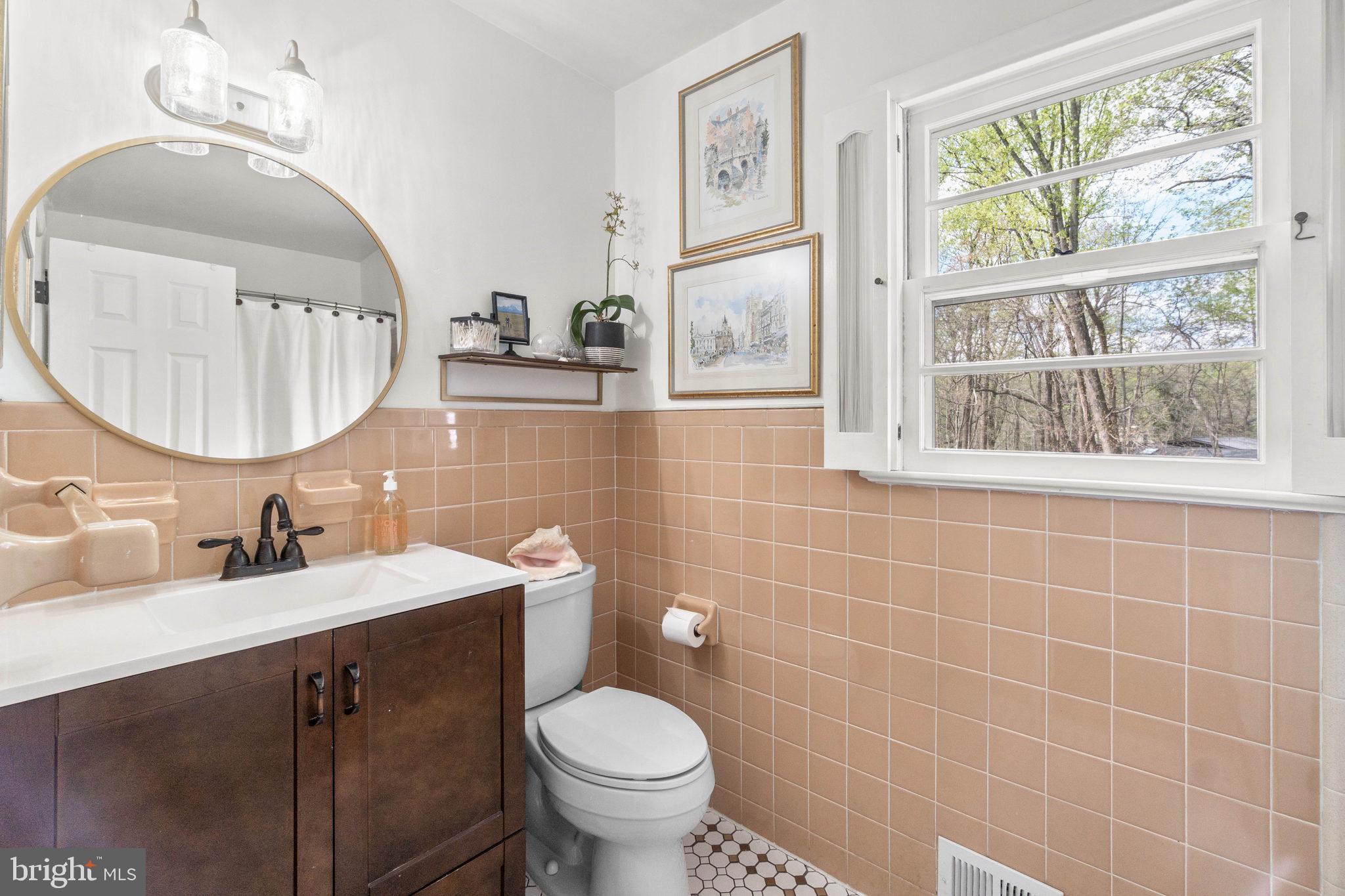3916 Keith Place Annandale, VA 22003 - Photo 26 of 65 Full bath for the two bedrooms on the main level