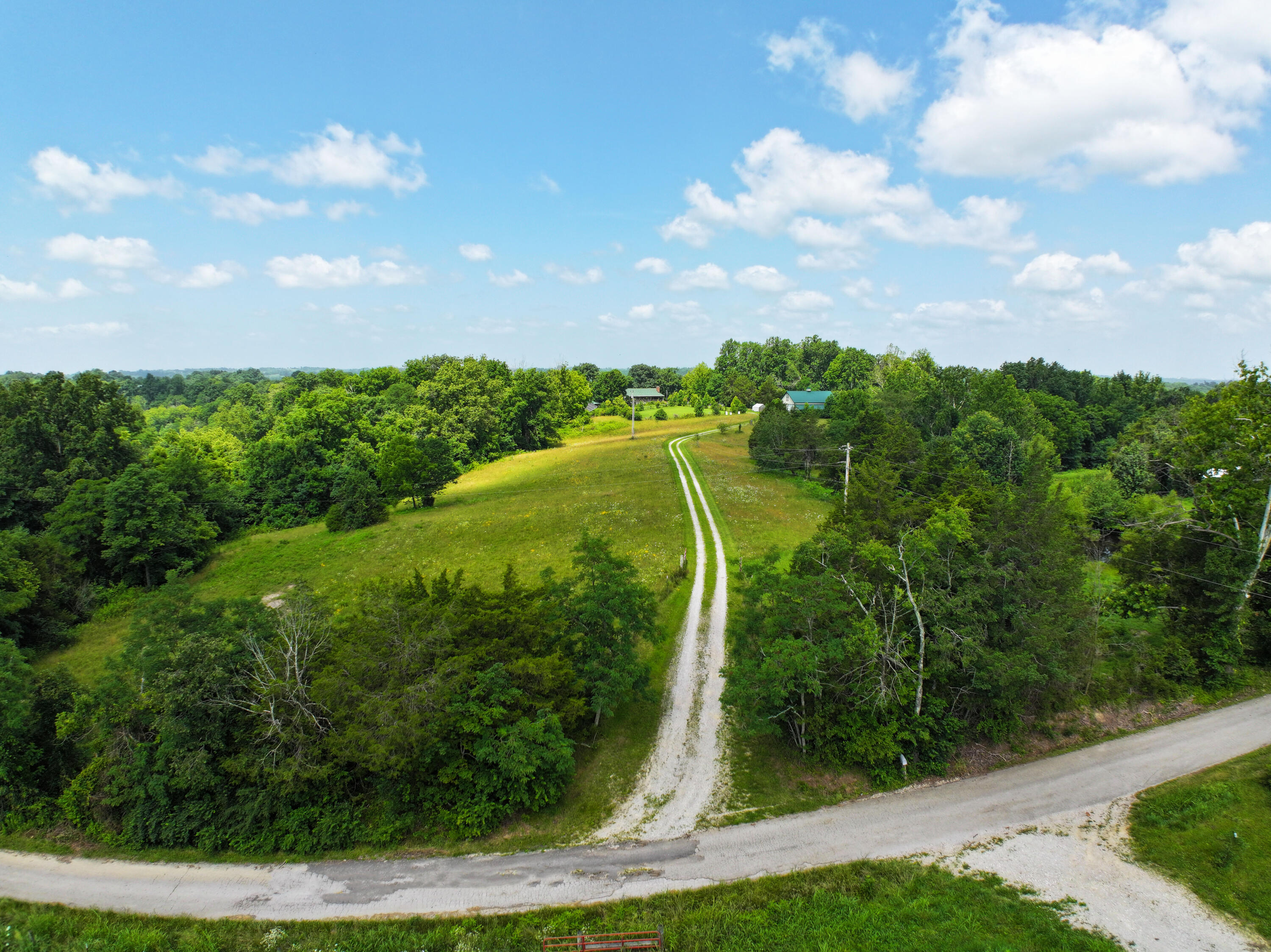975 Red River Road Irvine, KY 40336 - Photo 70 of 71 The driveway