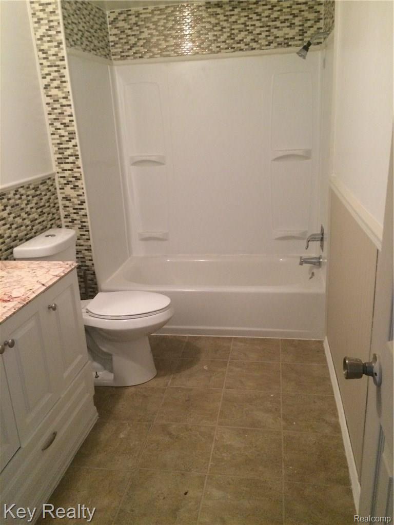 14411 Cone Road Maybee, MI 48159 - Photo 4 of 12 Entry level Bath