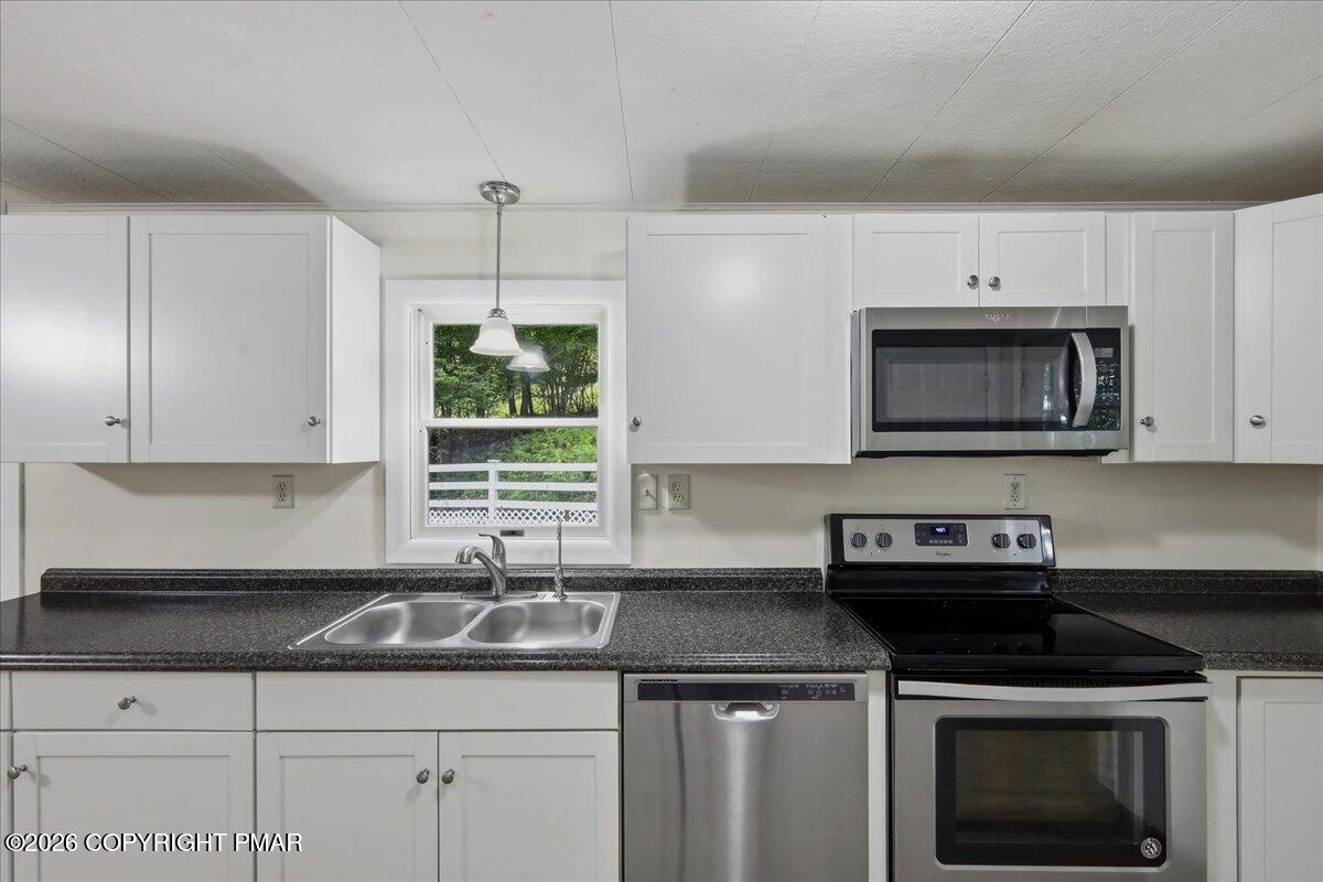 706 Foxtown Hill Road Stroudsburg, PA 18360 - Photo 11 of 34 Kitchen