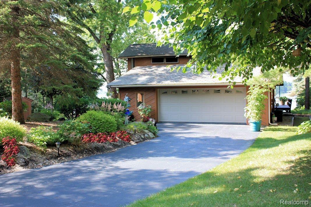 1469 Rochester Road Leonard, MI 48367 - Photo 8 of 16 2Car Garage
