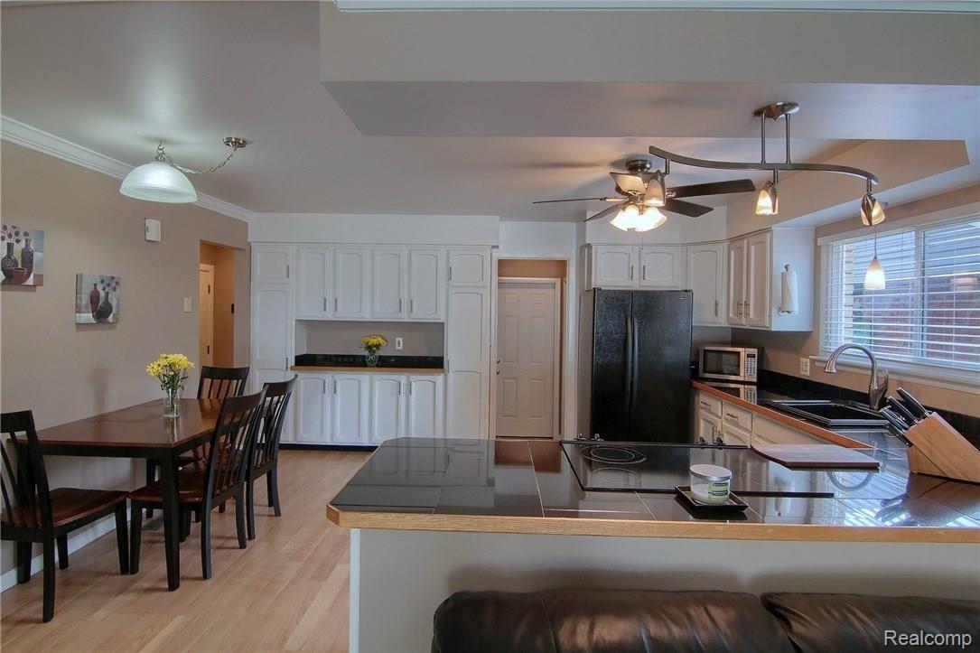 4764 Hillcrest Road Trenton, MI 48183 - Photo 18 of 31 Kitchen_4th_View.jpg
