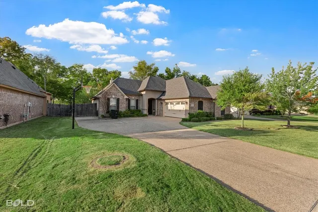 a view of house with a big yard