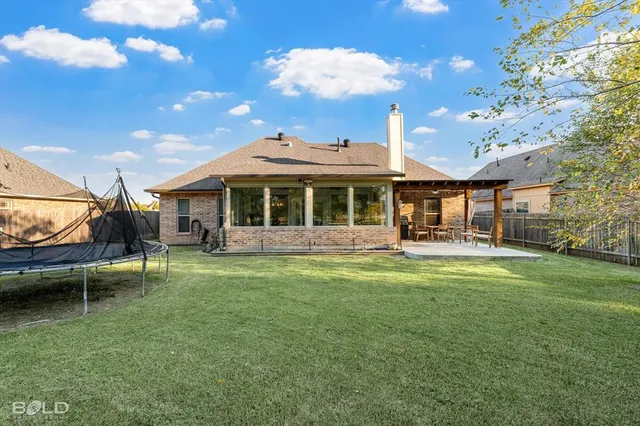 a view of a house with a backyard