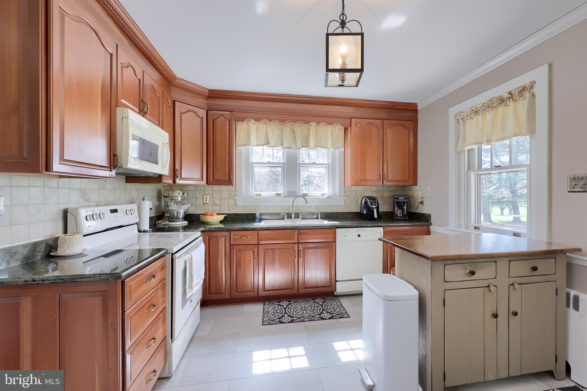 288 Central Manor Road Mountville, PA 17554 - Photo 8 of 35