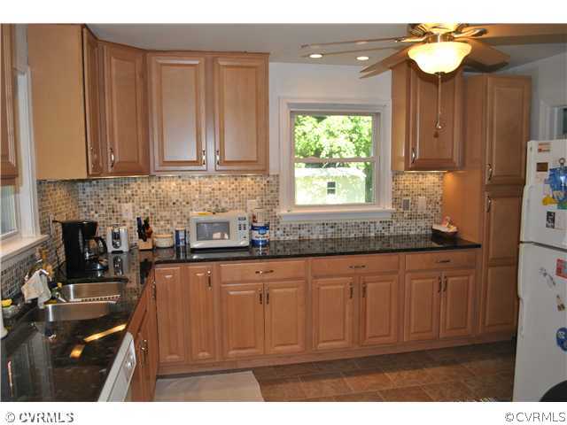 5807 West Rois Road Richmond, VA 23227 - Photo 4 of 19 Kitchen