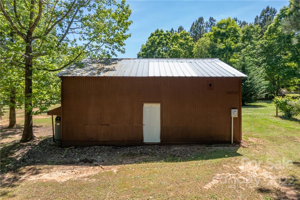 611 Mc Dowell Road Columbus, NC 28722 - Photo 10 of 39 a backyard of a house