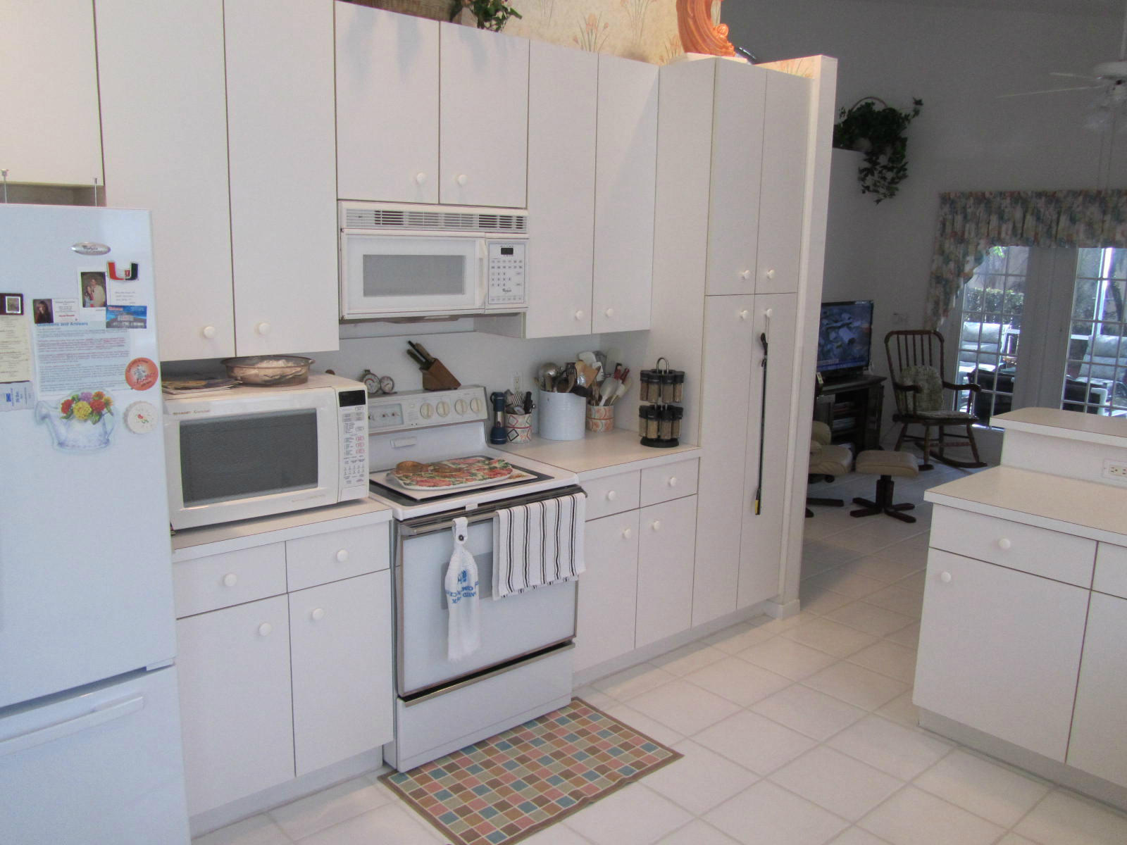 23489 Torre Circle Boca Raton, FL 33433 - Photo 4 of 9 Kitchen