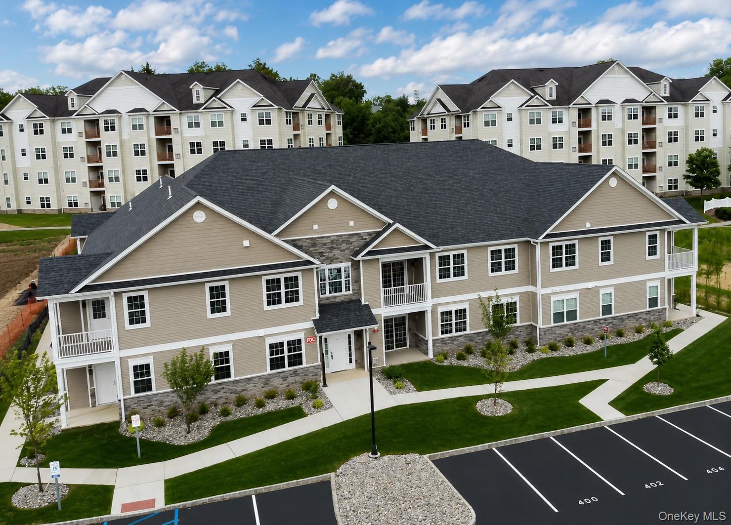 Tower Ridge Grande condominium apartments in the quiet Scotchtown neighborhood of Middletown, NY.Enjoy resort-style amenities, including a pool, tennis courts, professional fitness center, and clubhouse.