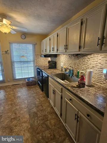 $230,000 | 28 Club Lane, Reading, PA 19607