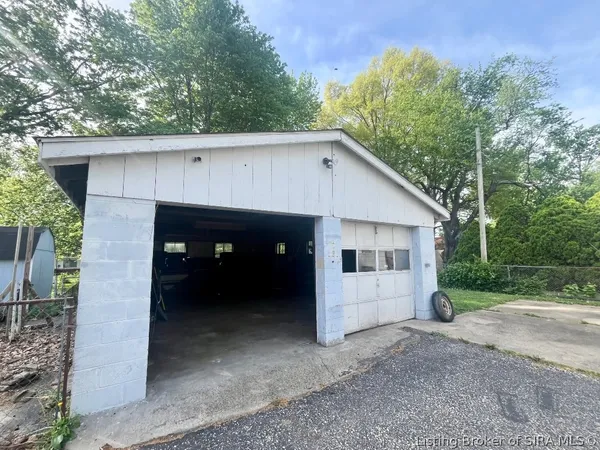 $116,000 | 1416 East 9th Street, Jeffersonville, IN 47130