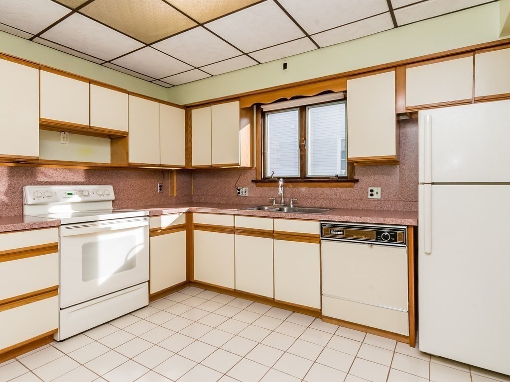 152-154 Hillside Road Watertown, MA 02472 - Photo 10 of 38 Gallery Image 10