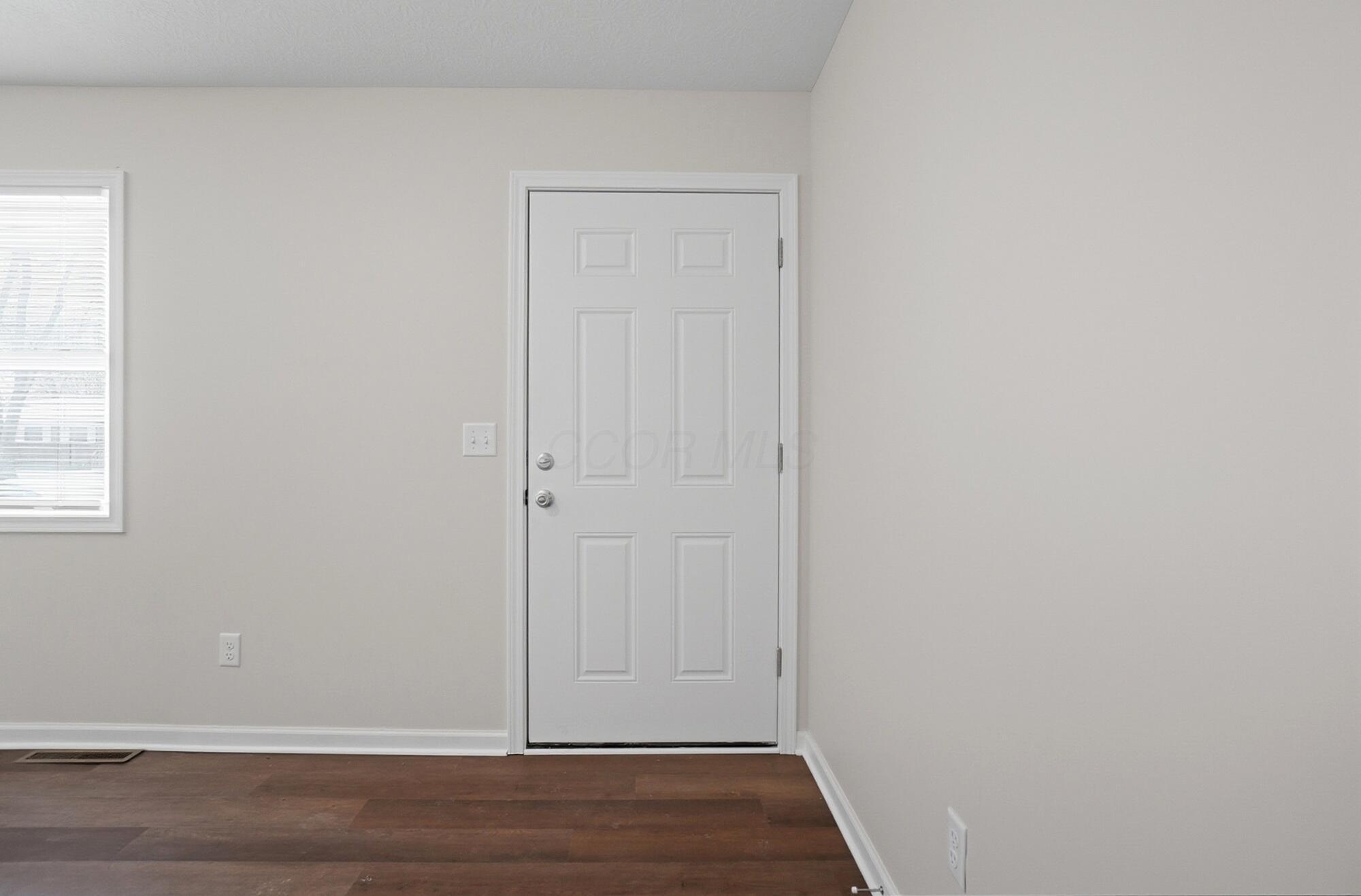 3824 Wade Road Columbus, OH 43232 - Photo 6 of 42 Entry