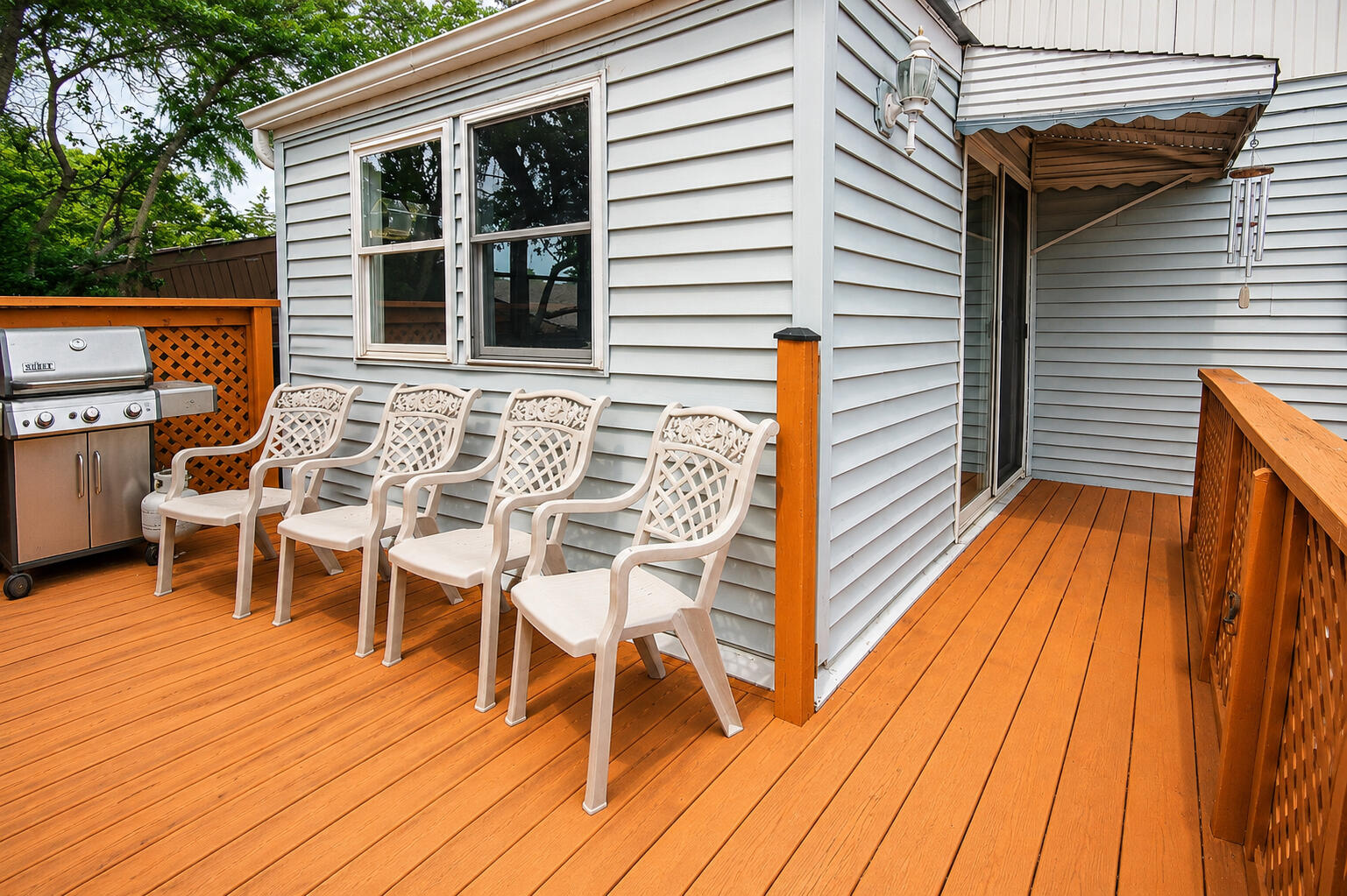 9502 Forrest Drive Highland, IN 46322 - Photo 25 of 27 a balcony with table and chairs