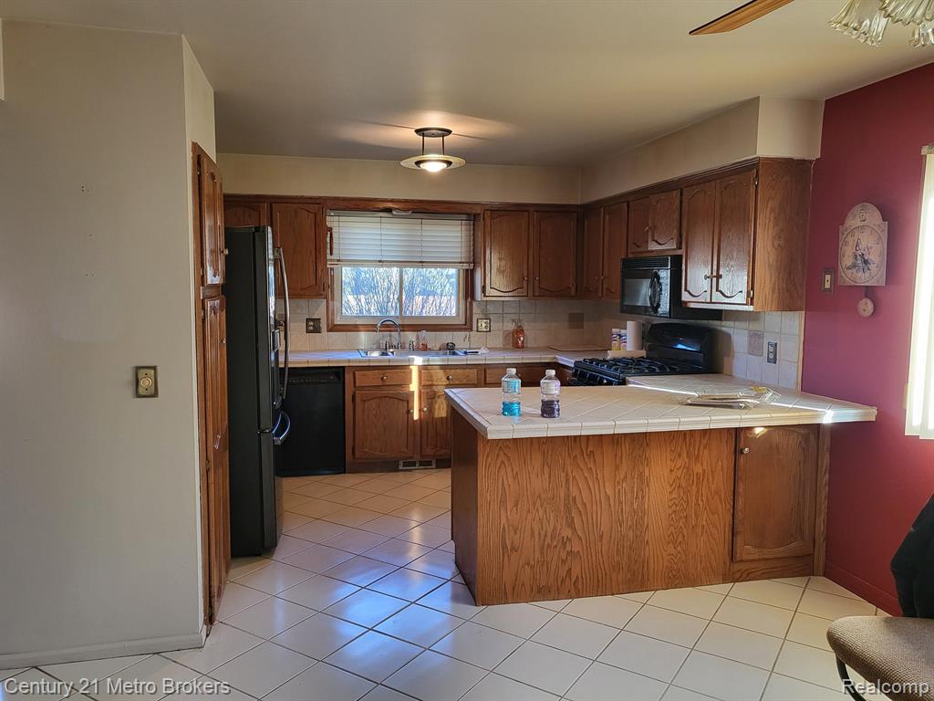 38948 Westchester Road Sterling Heights, MI 48310 - Photo 3 of 12 Gallery Image 3