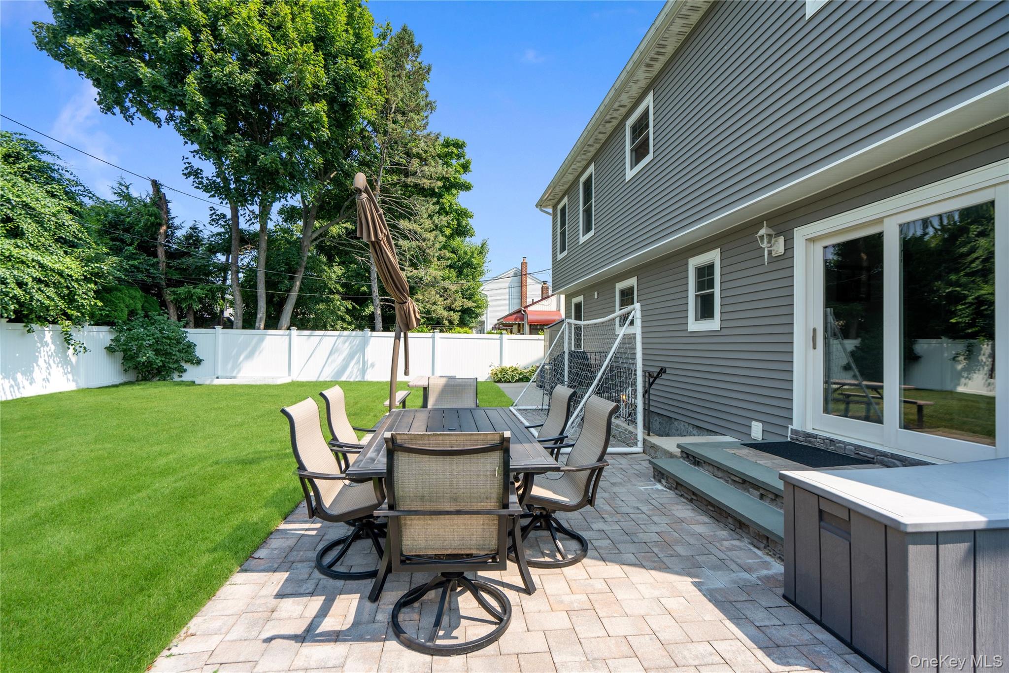 17 Woodwaye Road Plainview, NY 11803 - Photo 40 of 41