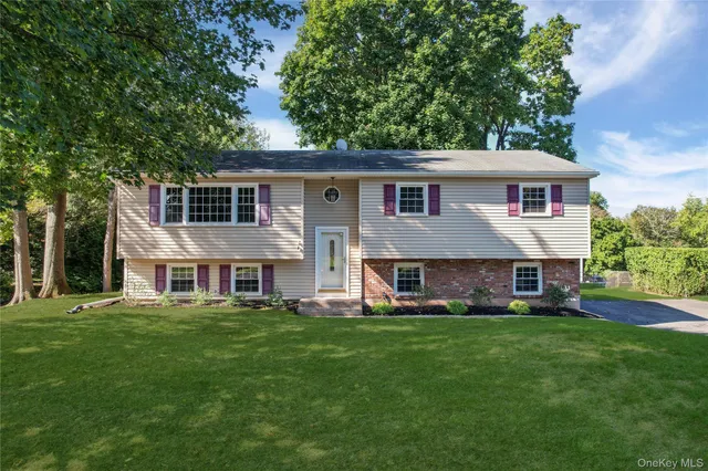 a front view of house with yard