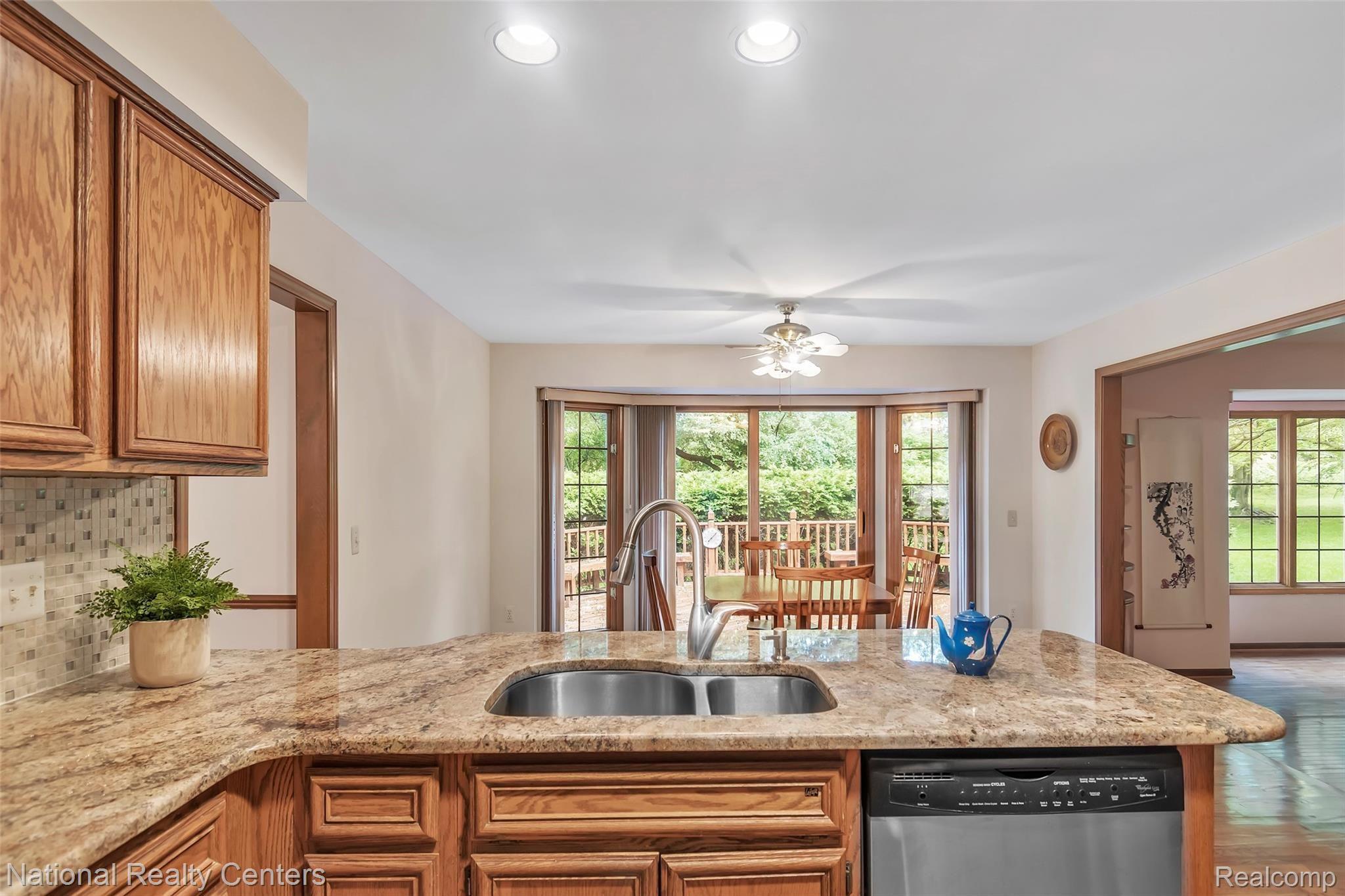 755 Stanford Circle Rochester, MI 48309 - Photo 16 of 47 755-Stanford-Cr-Rochester-Hills-MI-16.jpg