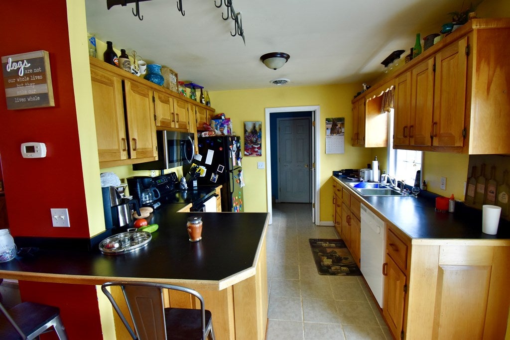 881 Cliffview Road Galax, VA 24333 - Photo 11 of 18 Gallery Image 11