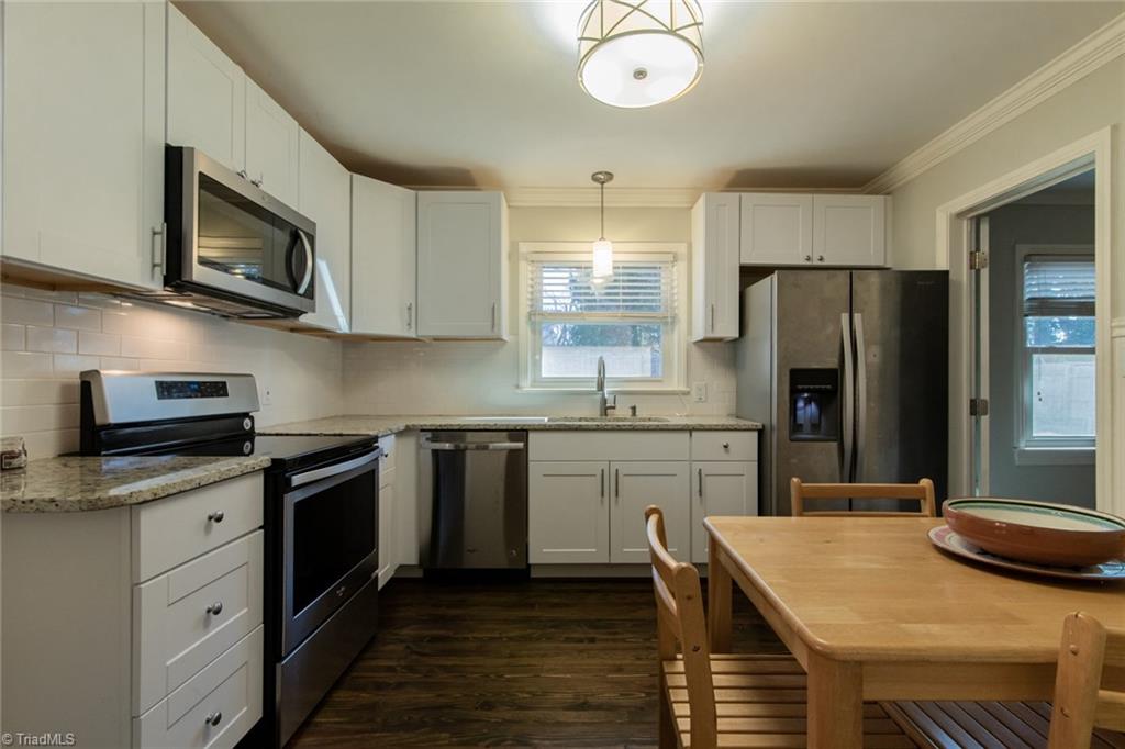 604 Ashe Street High Point, NC 27262 - Photo 8 of 23 Eat in kitchen with granite countertops, SS appliances and hardwood floors