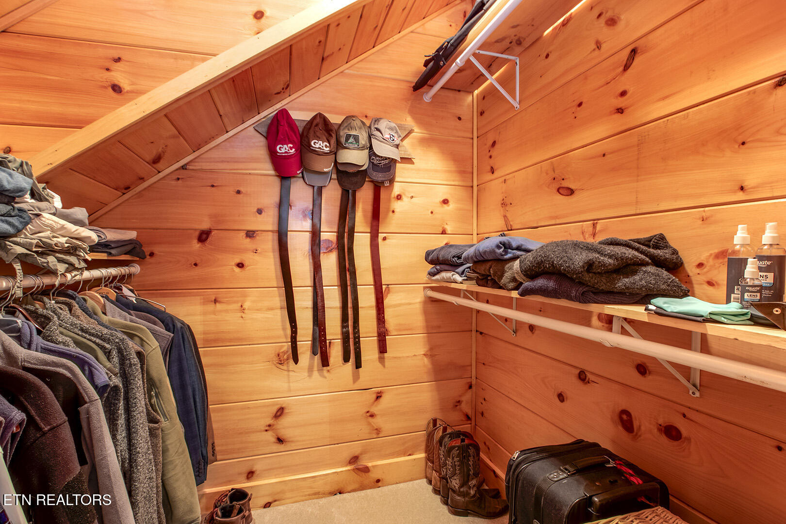 100 Eagle Ridge Road Rockwood, TN 37854 - Photo 35 of 60 35_EagleRidgeRoad_100_Bedroom2Closet